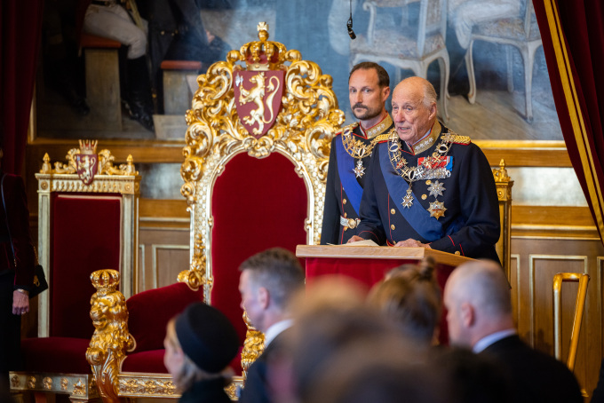 Hans Majestet Kong Harald leste Trontalen under åpningen av Stortinget. Foto: Morten Brakestad/Stortinget